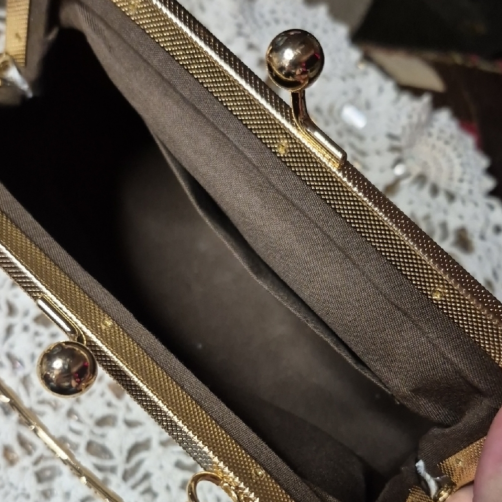 Elegant Ivory Embroidered Frame Clutch - Picture 3 of 7